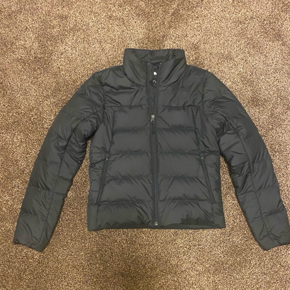 Women’s like new North Face coat.